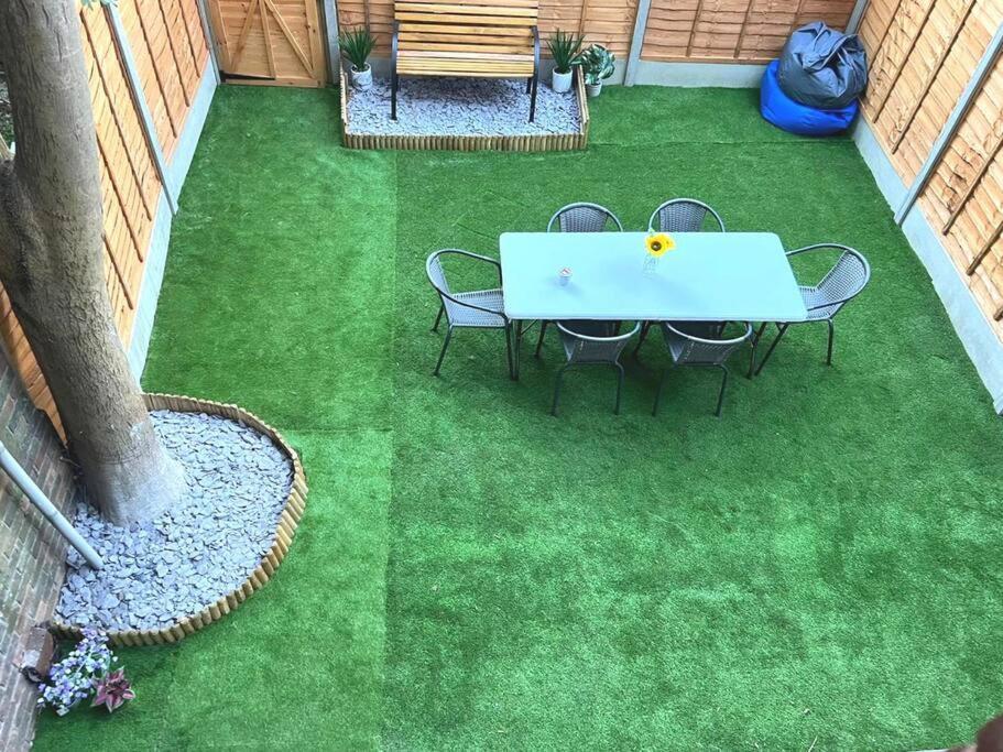 Aisiki At Tottenham Hale, 4 Bedroom & 2 Bathroom Pet-friendly Duplex Flat, King Or Twin Beds With Free Wi-fi & Parking * Londra