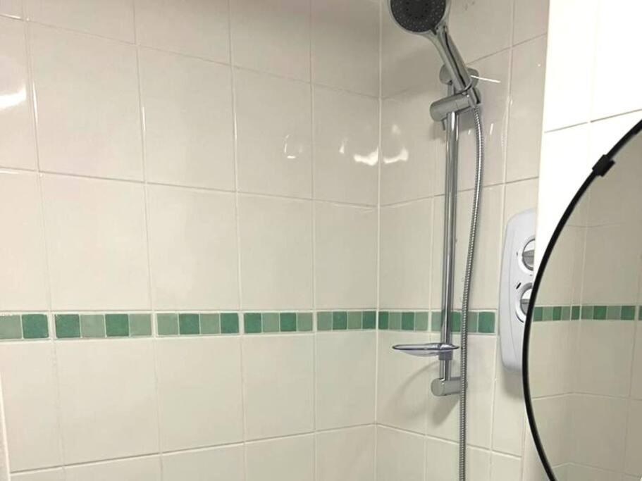 Appartamento Aisiki At Tottenham Hale, 4 Bedroom & 2 Bathroom Pet-friendly Duplex Flat, King Or Twin Beds With Free Wi-fi & Parking *